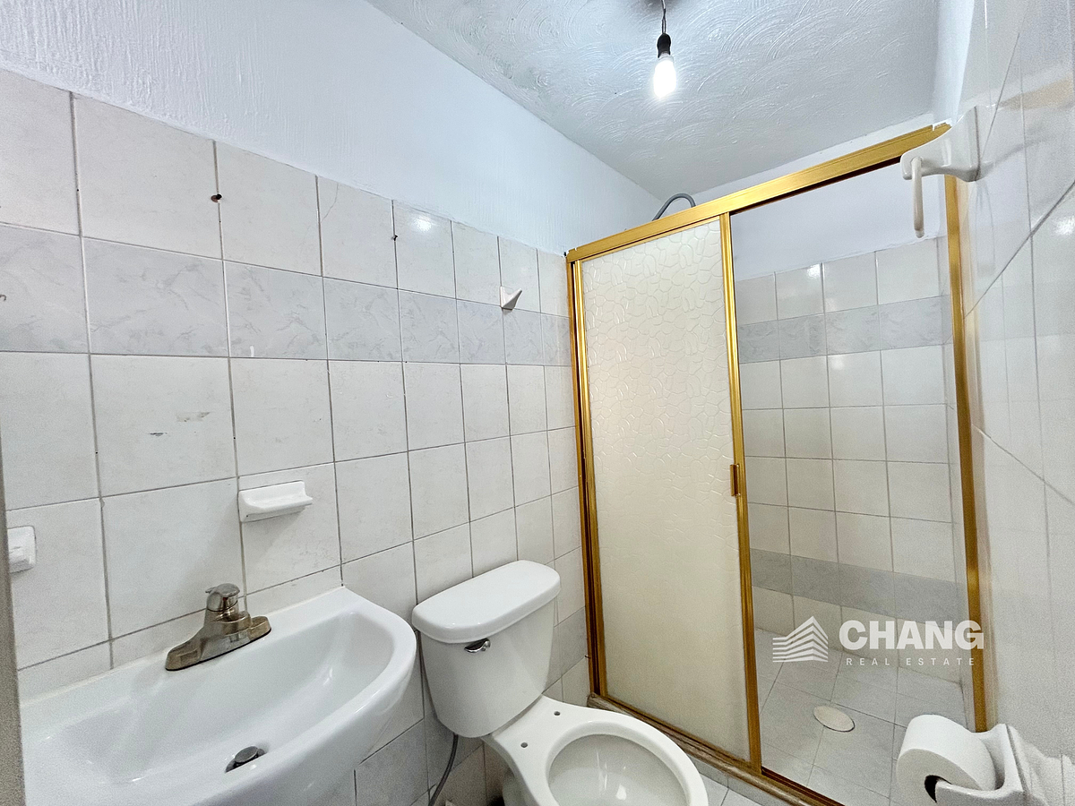 17 de 23: Baño completo, planta baja