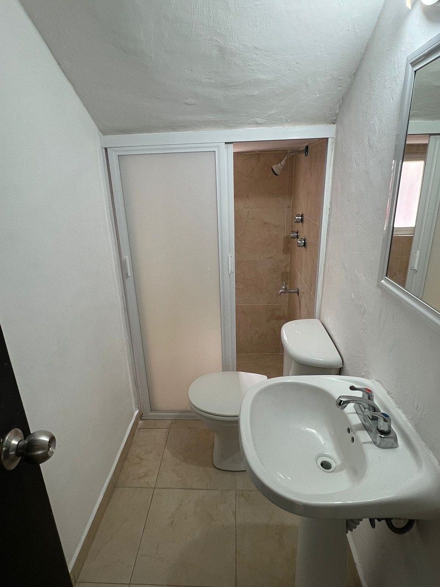 6 de 14: BAÑO PLANTA BAJA