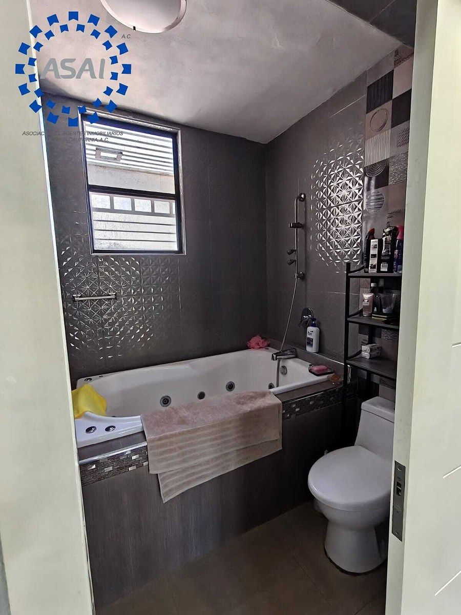 10 de 19: BAÑO CON JACUZZI 2DO NIVEL