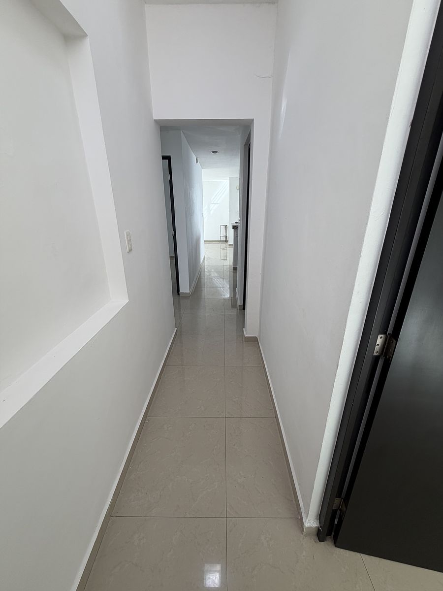 14 de 18: PASILLO CASA