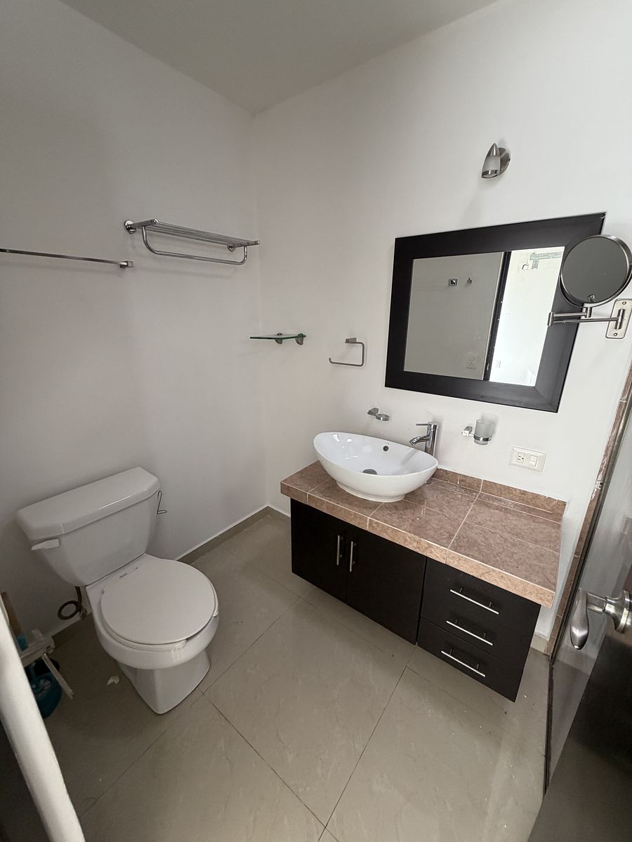 11 de 18: BAÑO RECÁMARA PRINCIPAL