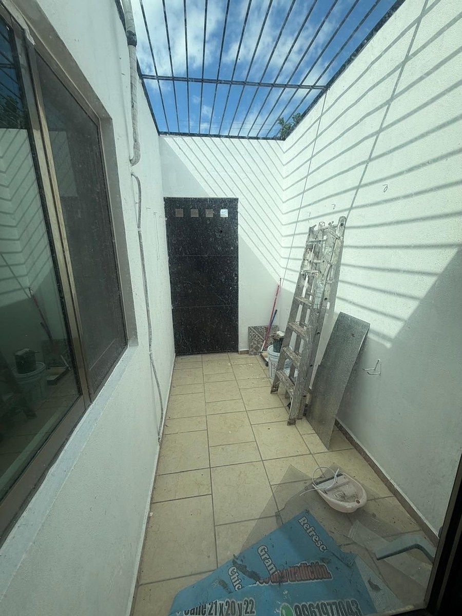 16 de 18: AREA DE SERVICIO