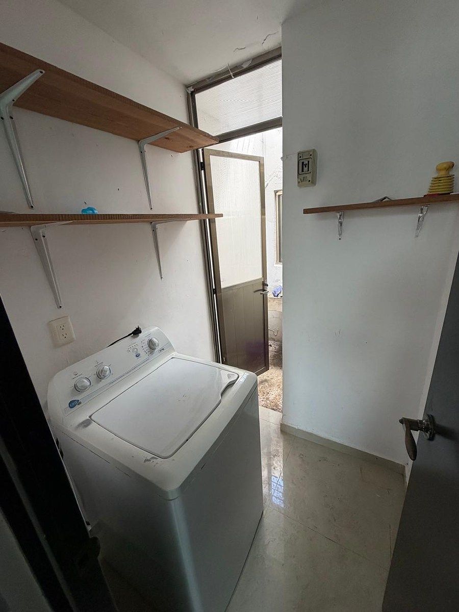 17 de 18: AREA DE SERVICIO