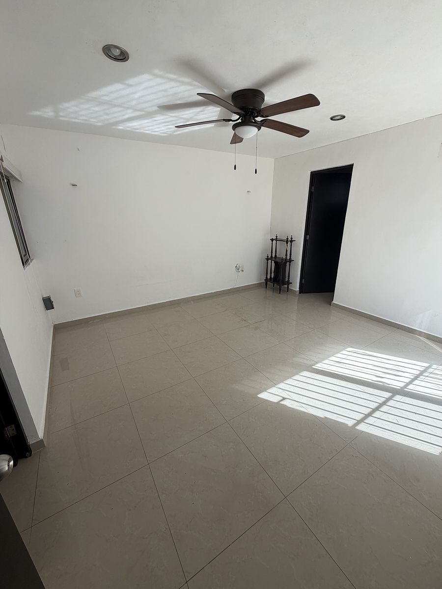 9 de 18: RECÁMARA PRINCIPAL