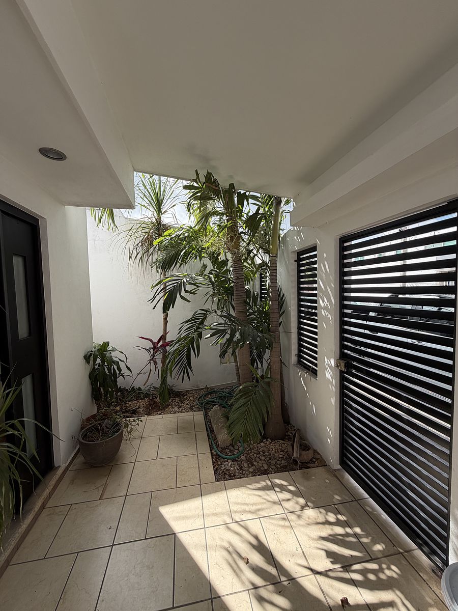 12 de 18: ENTRADA PRINCIPAL