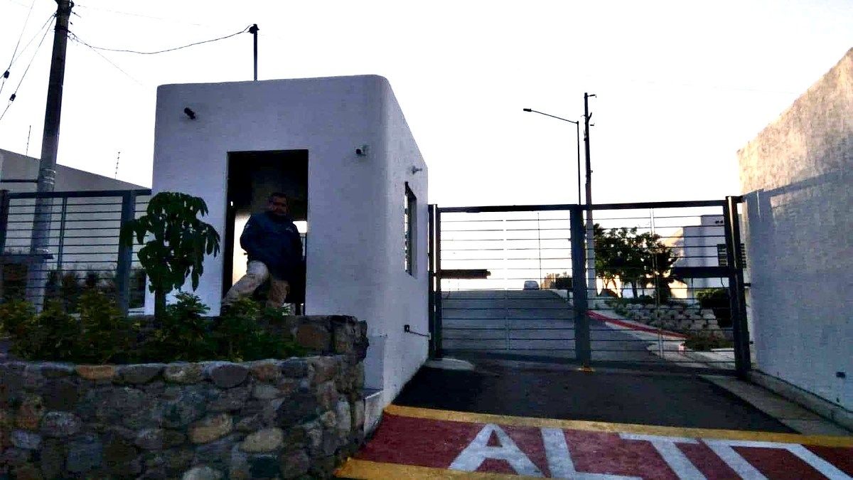 3 de 15: Primer acceso a las privadas con guardia