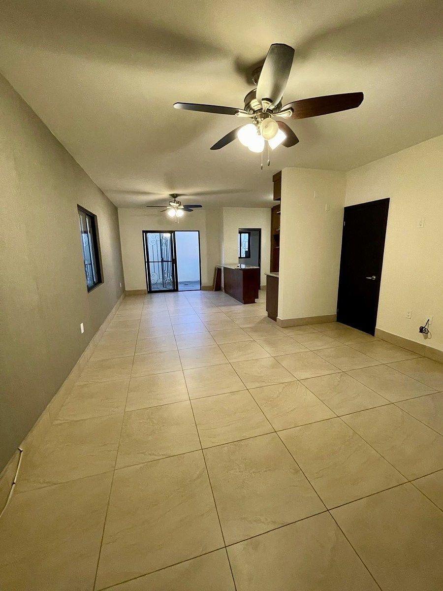 4 de 15: Vista desde la entrada hasta el patio