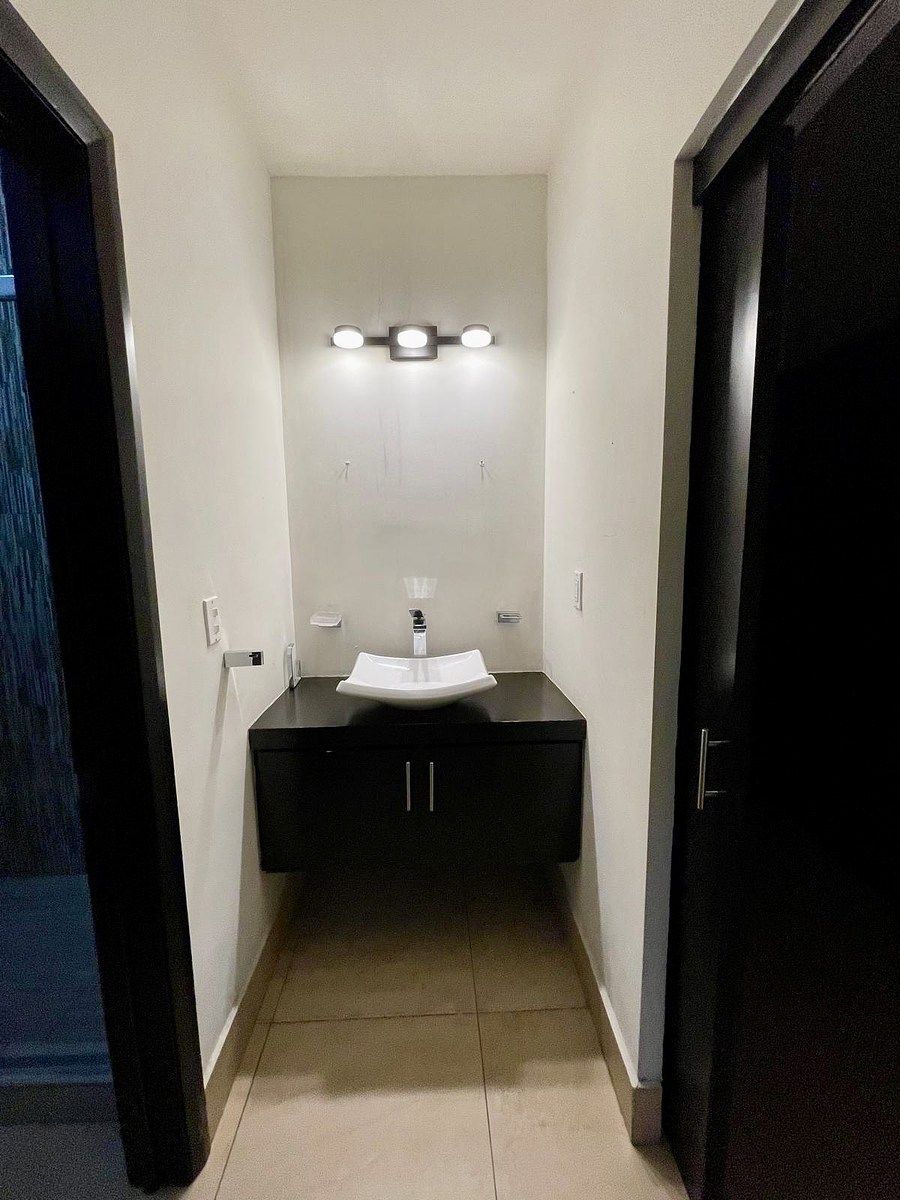 10 de 15: Lavamanos exterior