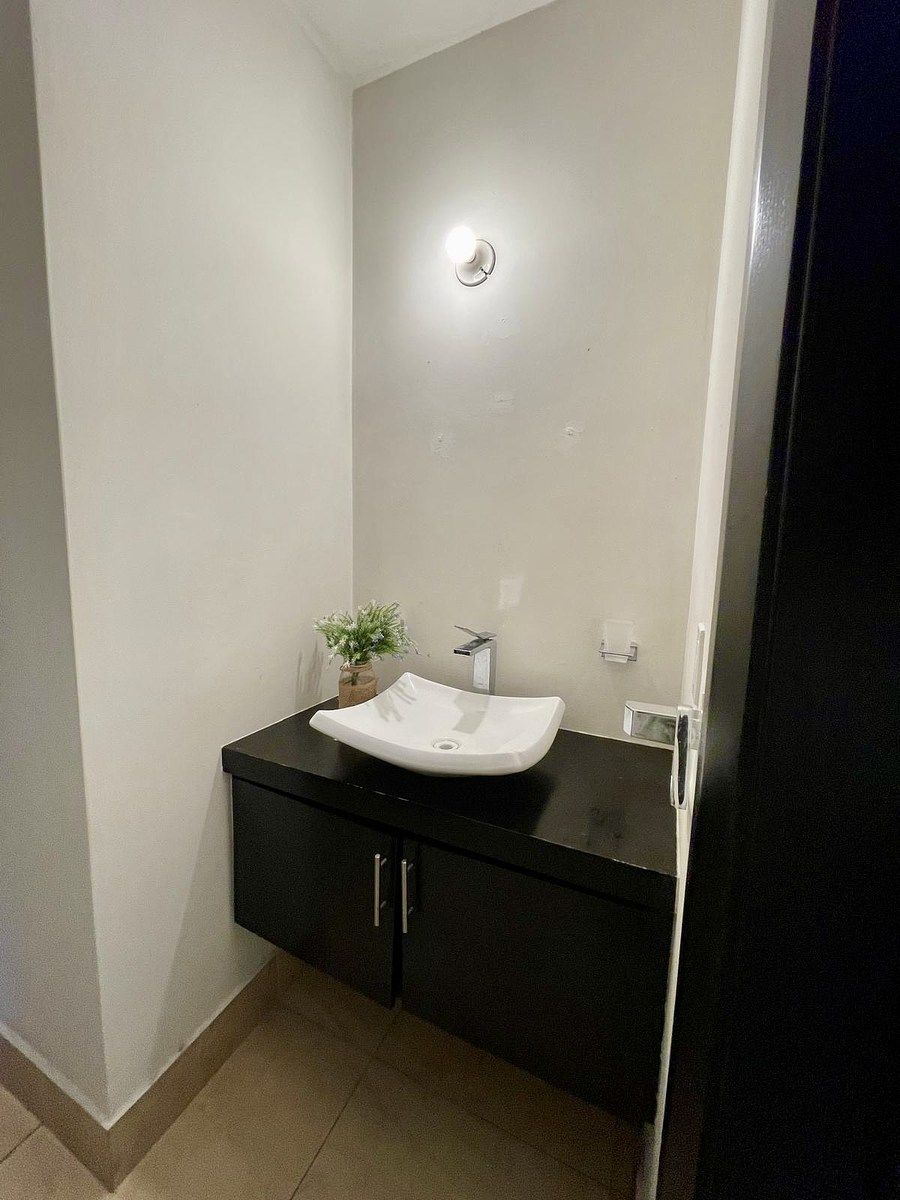 14 de 15: Lavamanos externo