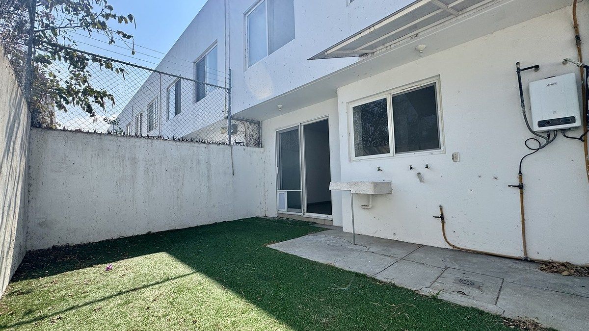 10 de 22: Jardín vista derecha