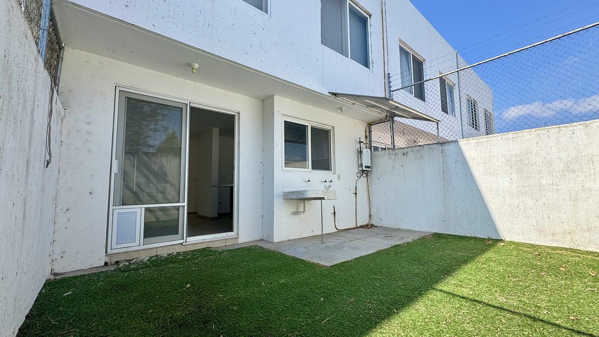 9 de 22: Jardín vista izquierda