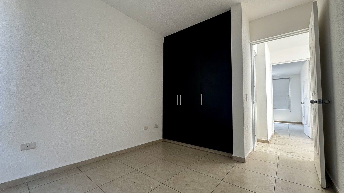 15 de 22: Recámara secundaria 1 frente