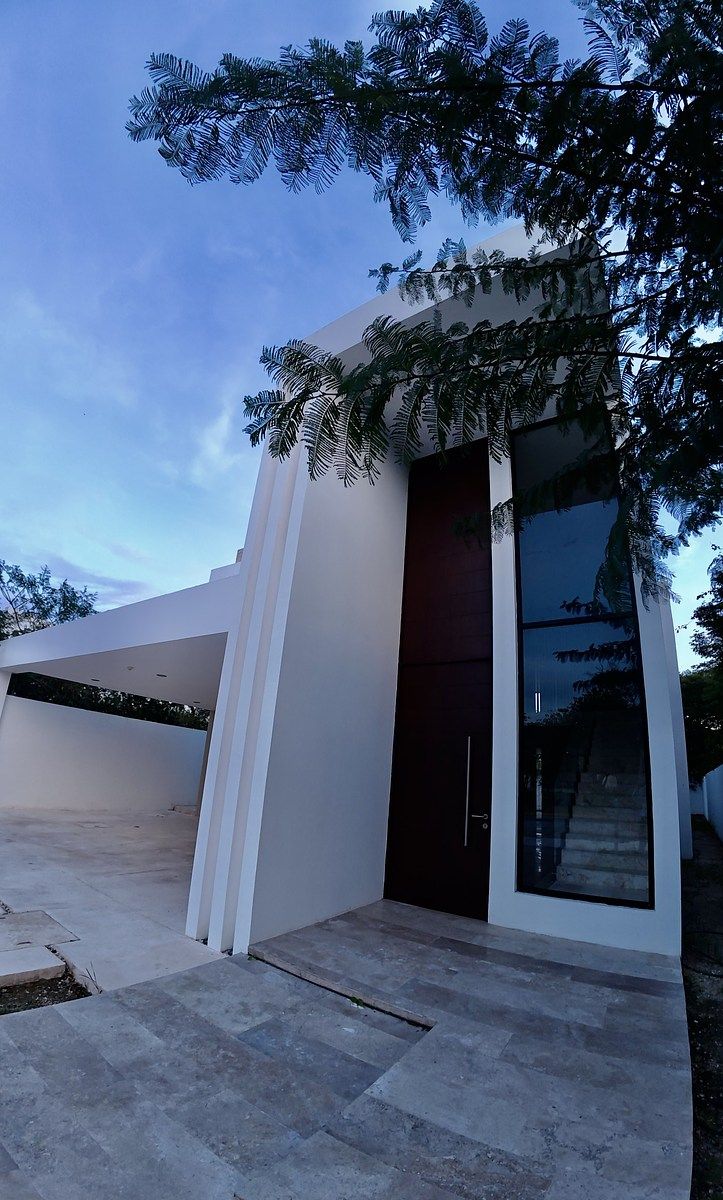 22 de 27: Entrada principal de tu residencia.