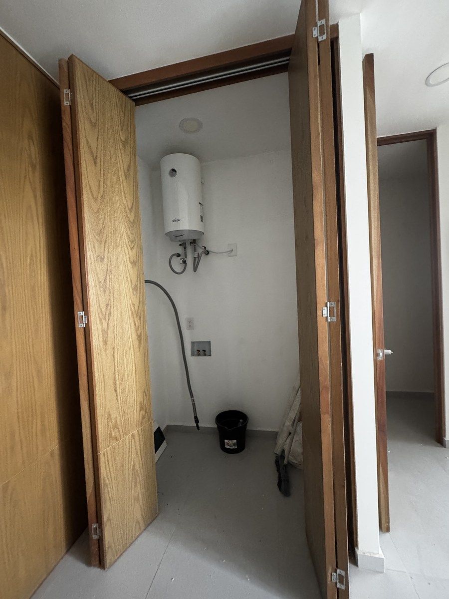 5 of 24: Área de lavadora y secadora