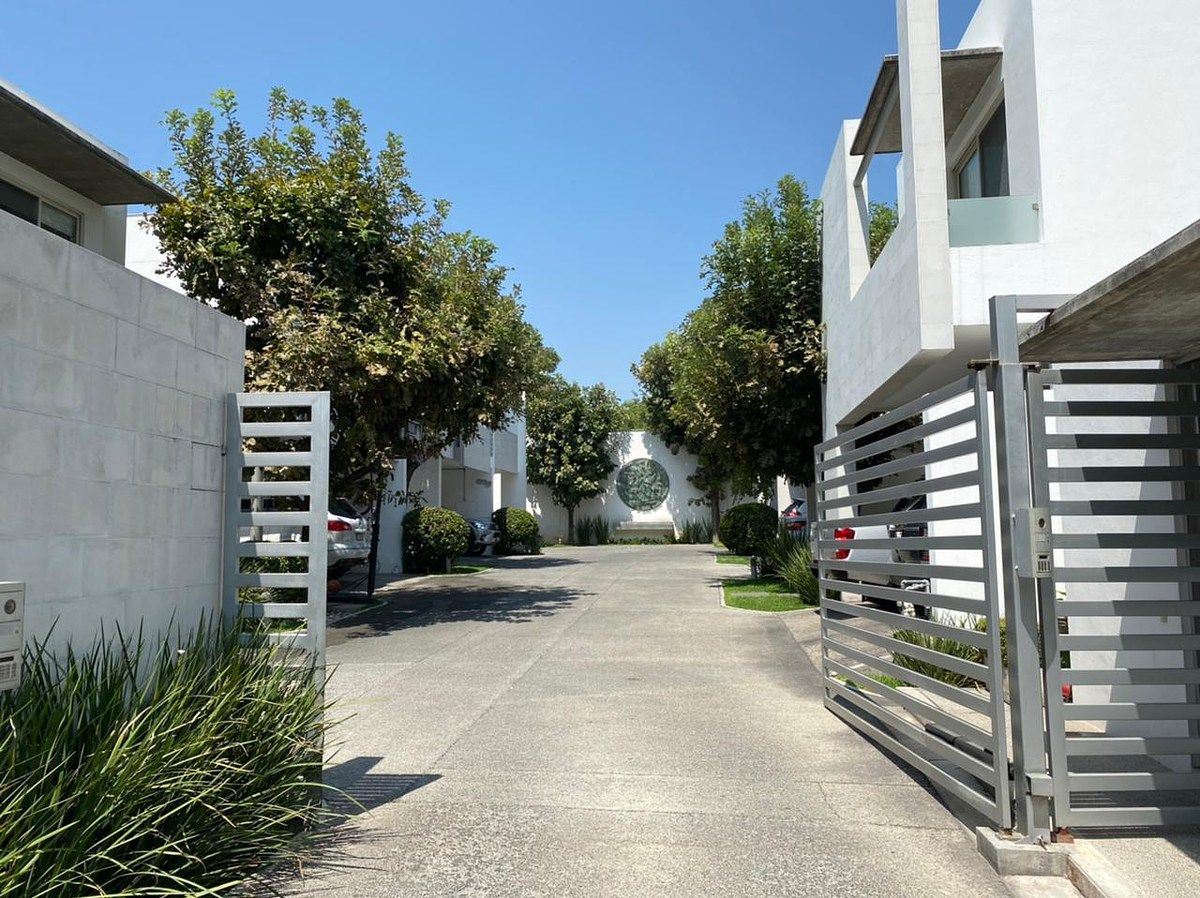 2 de 14: PRIVADA 7 CASAS