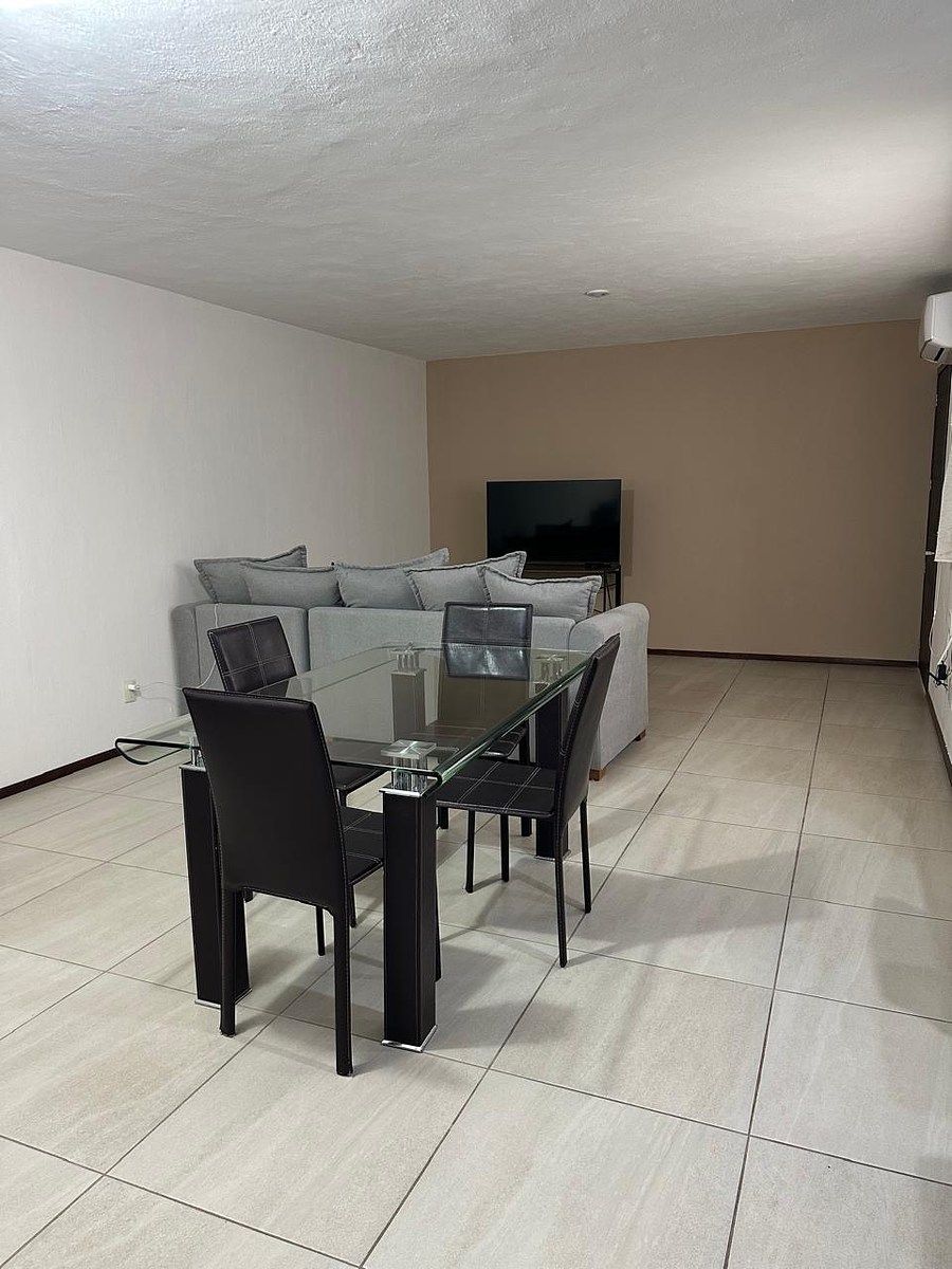 3 de 12: Sala, comedor