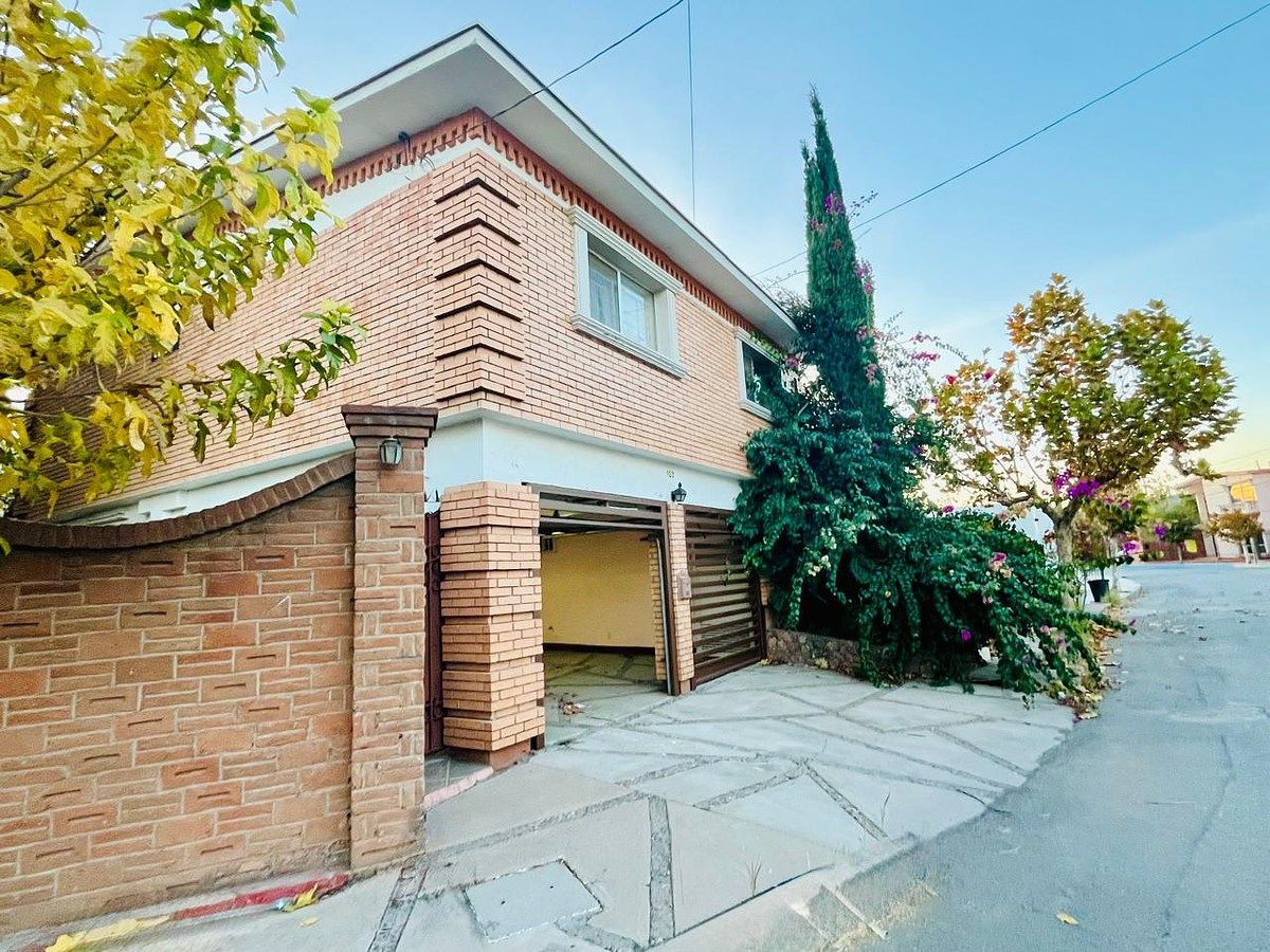 3 de 23: Fachada parcial lado