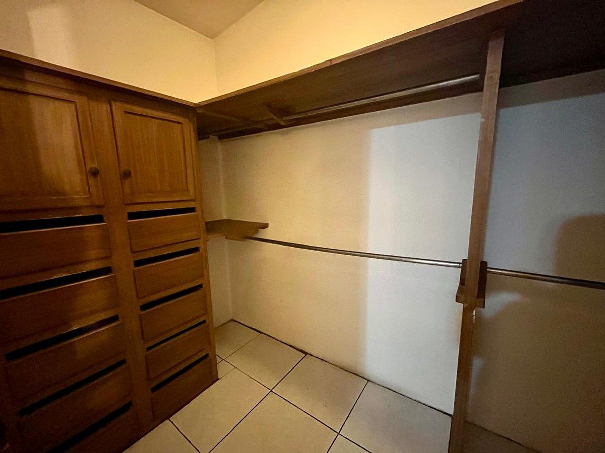 17 de 23: Walk in closet recámara principal