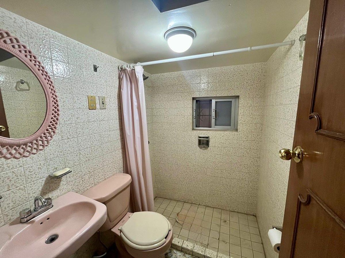 11 de 23: Baño de visitas