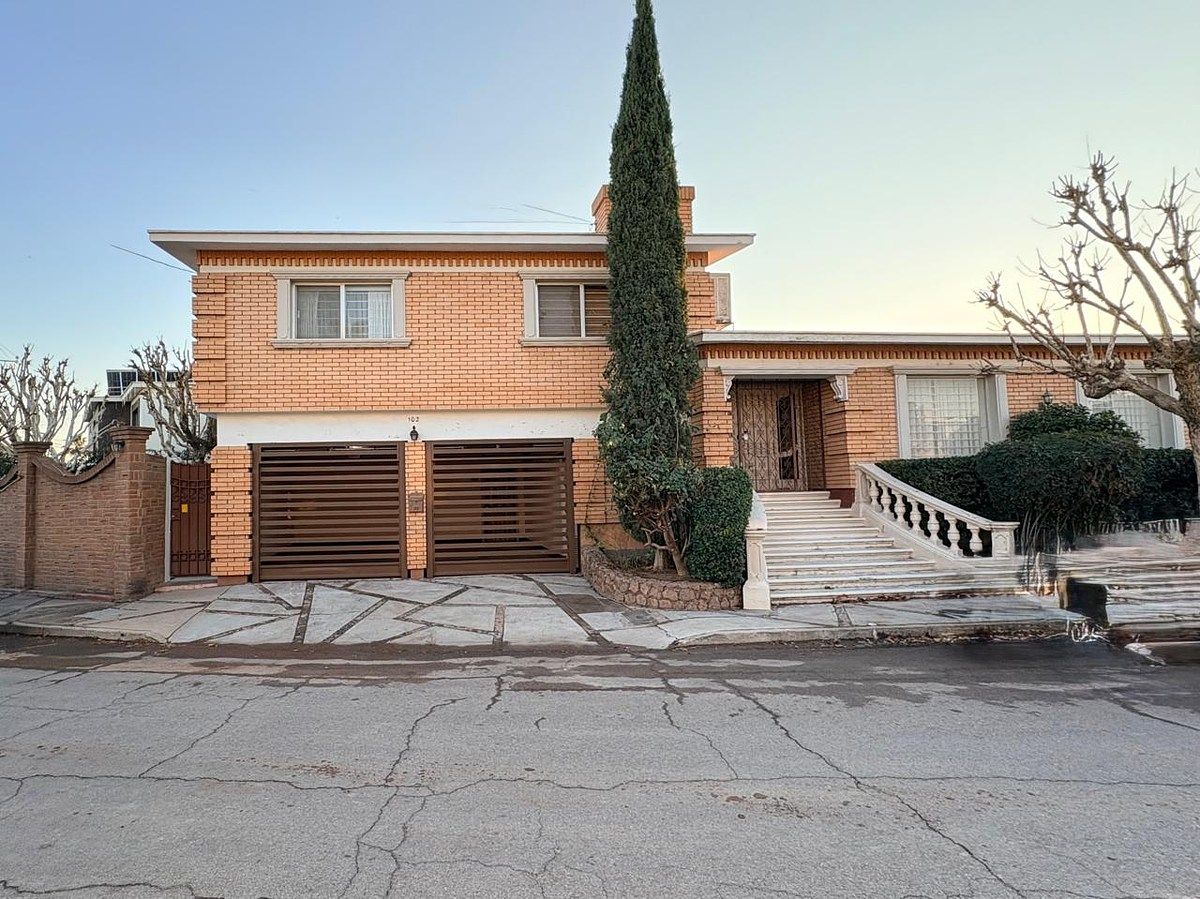 1 de 23: Fachada frente