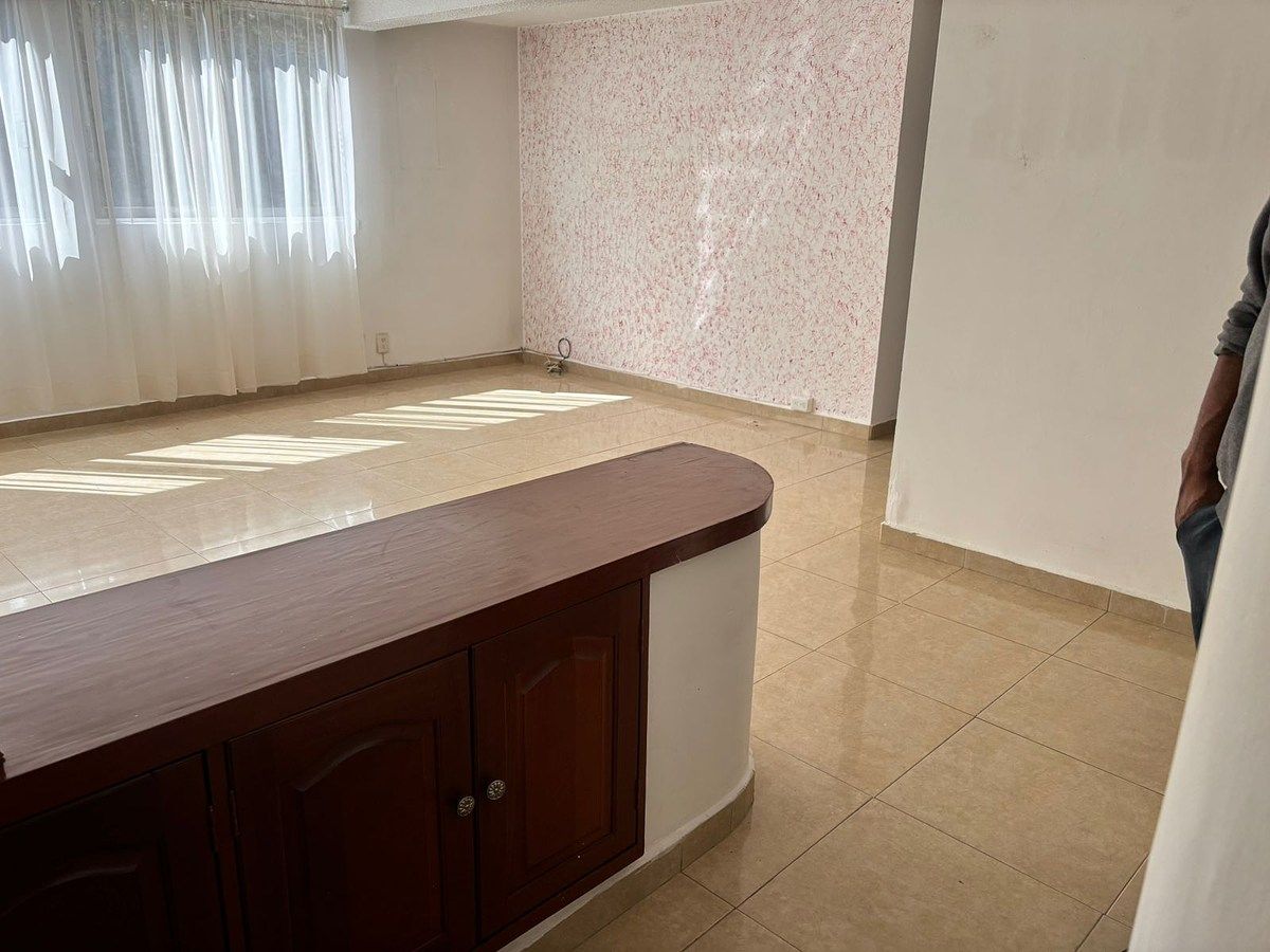 15 de 15: Barra en la sala - comedor