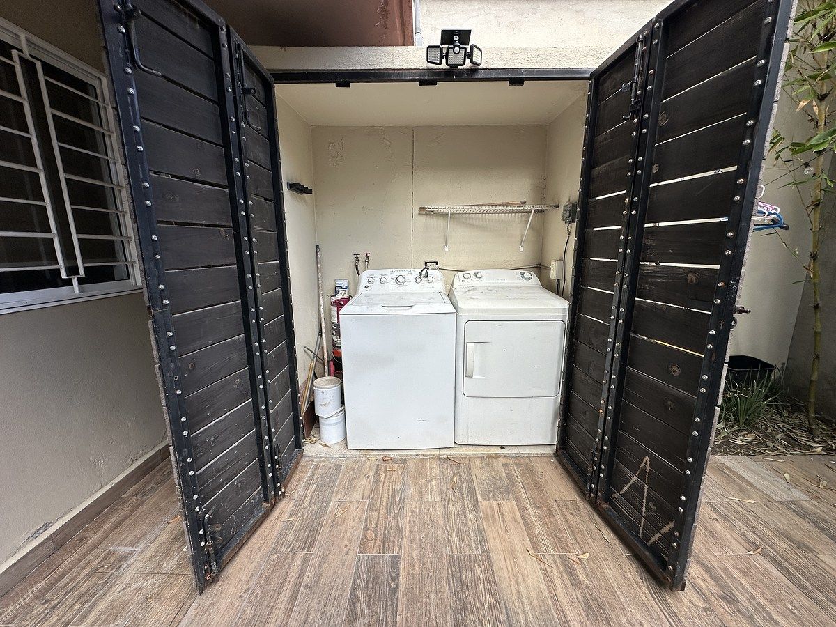 12 de 41: Espacio para lavadora y secadora