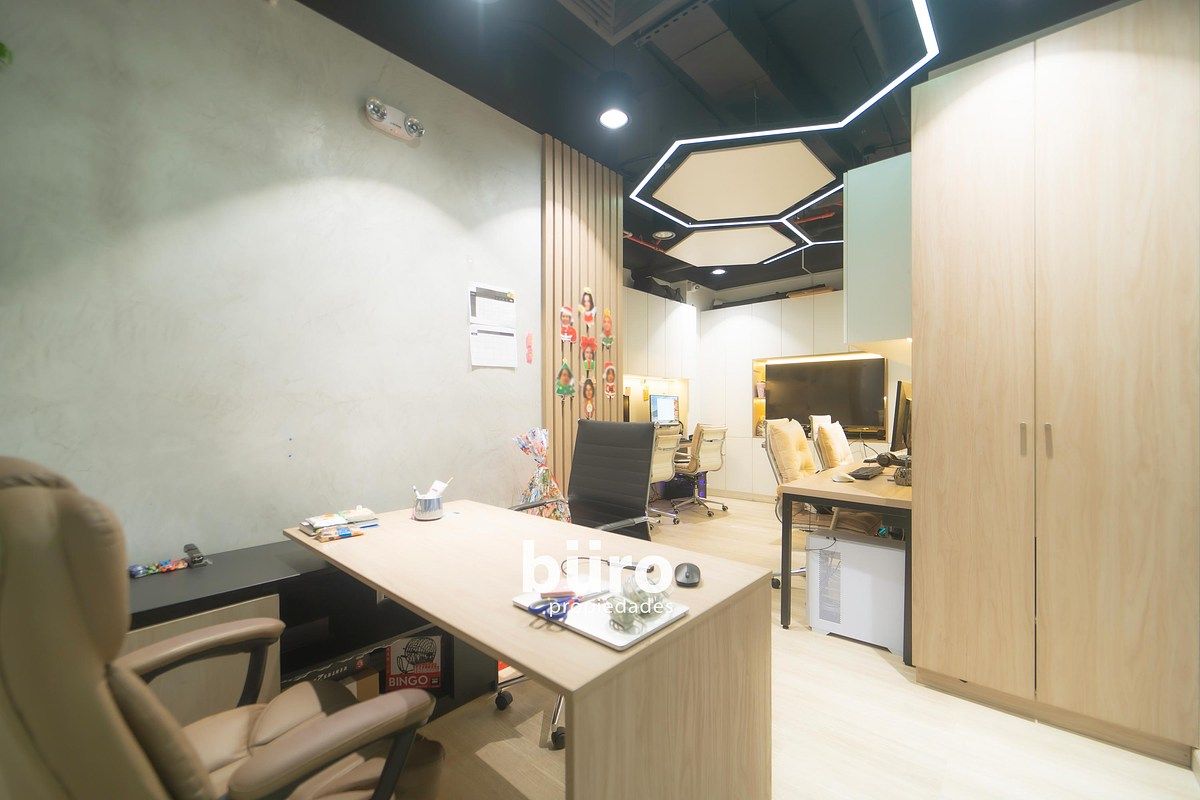 8 de 26: Oficina cerrada 2