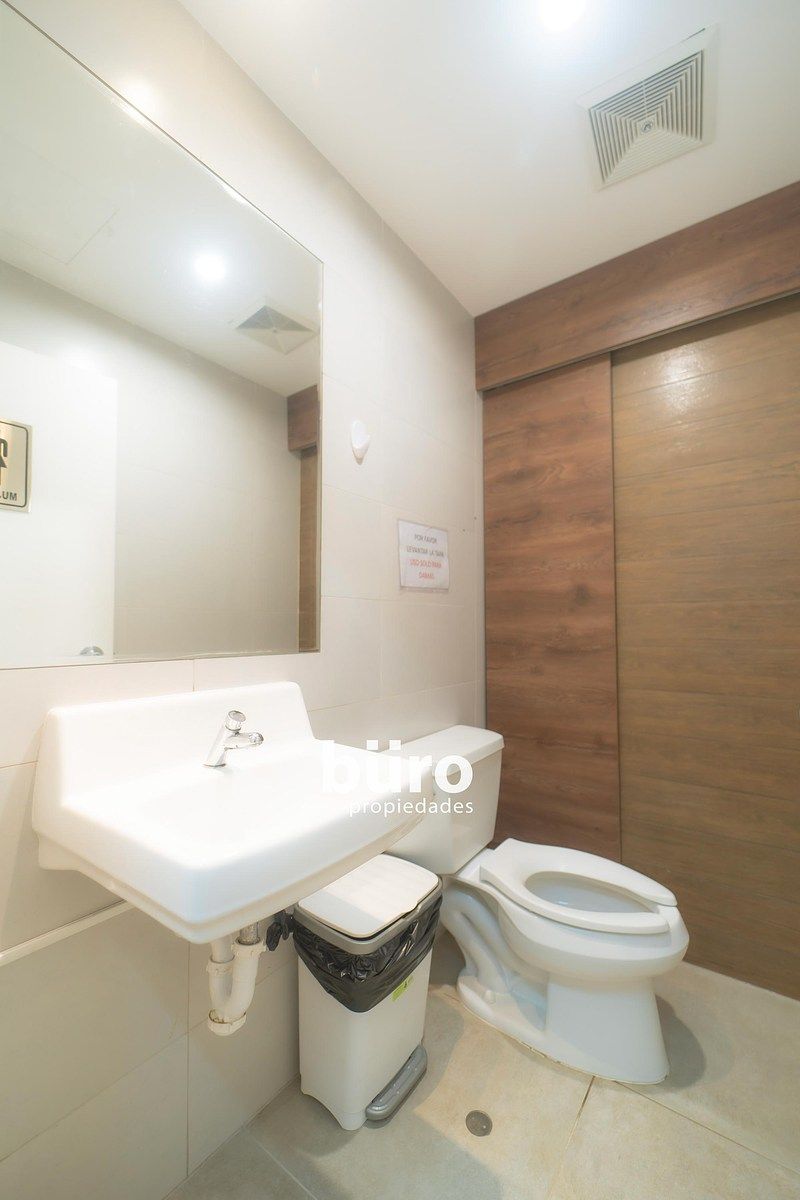 14 de 26: Baño Mujeres