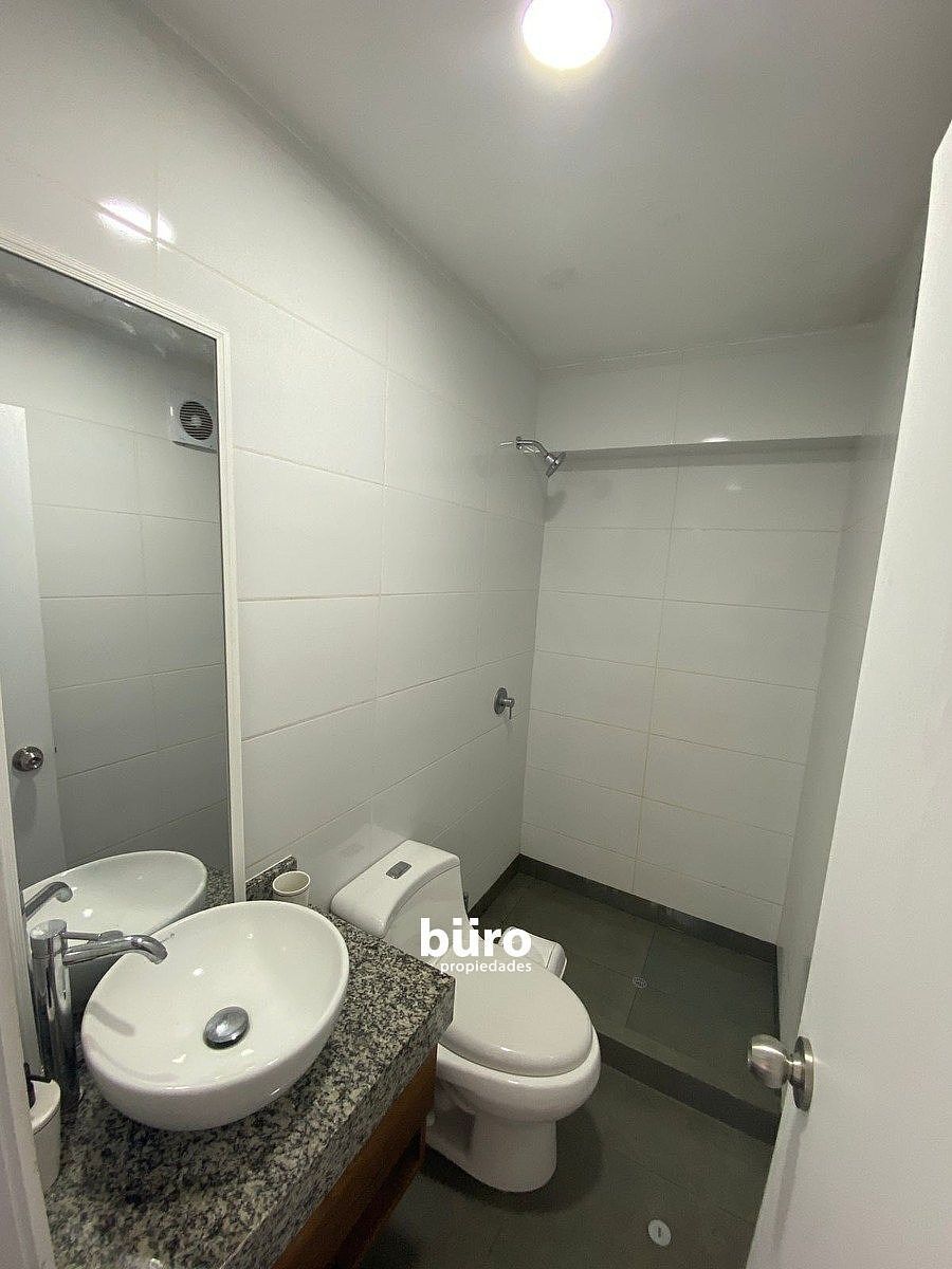 7 de 11: Baño con ducha