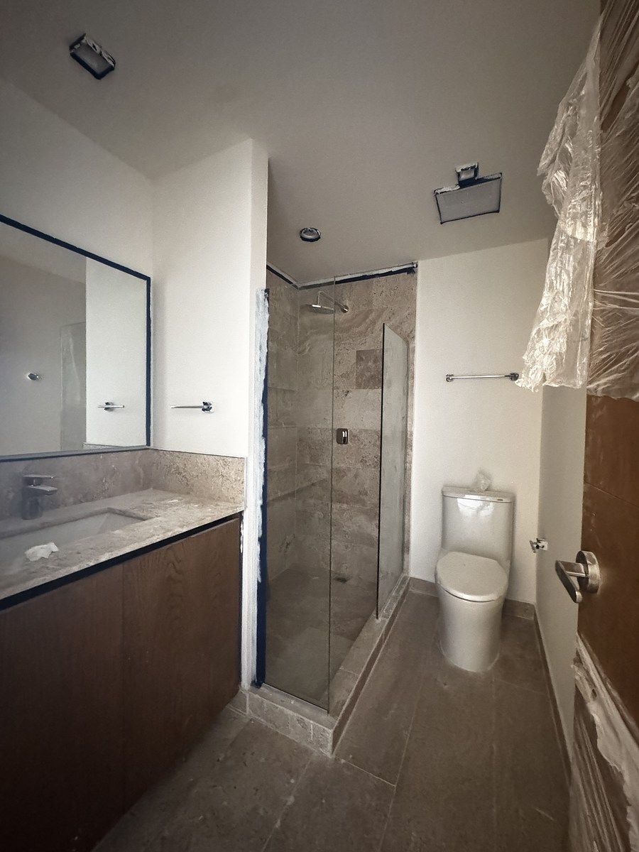 7 de 16: Baño completo recámara secundaria