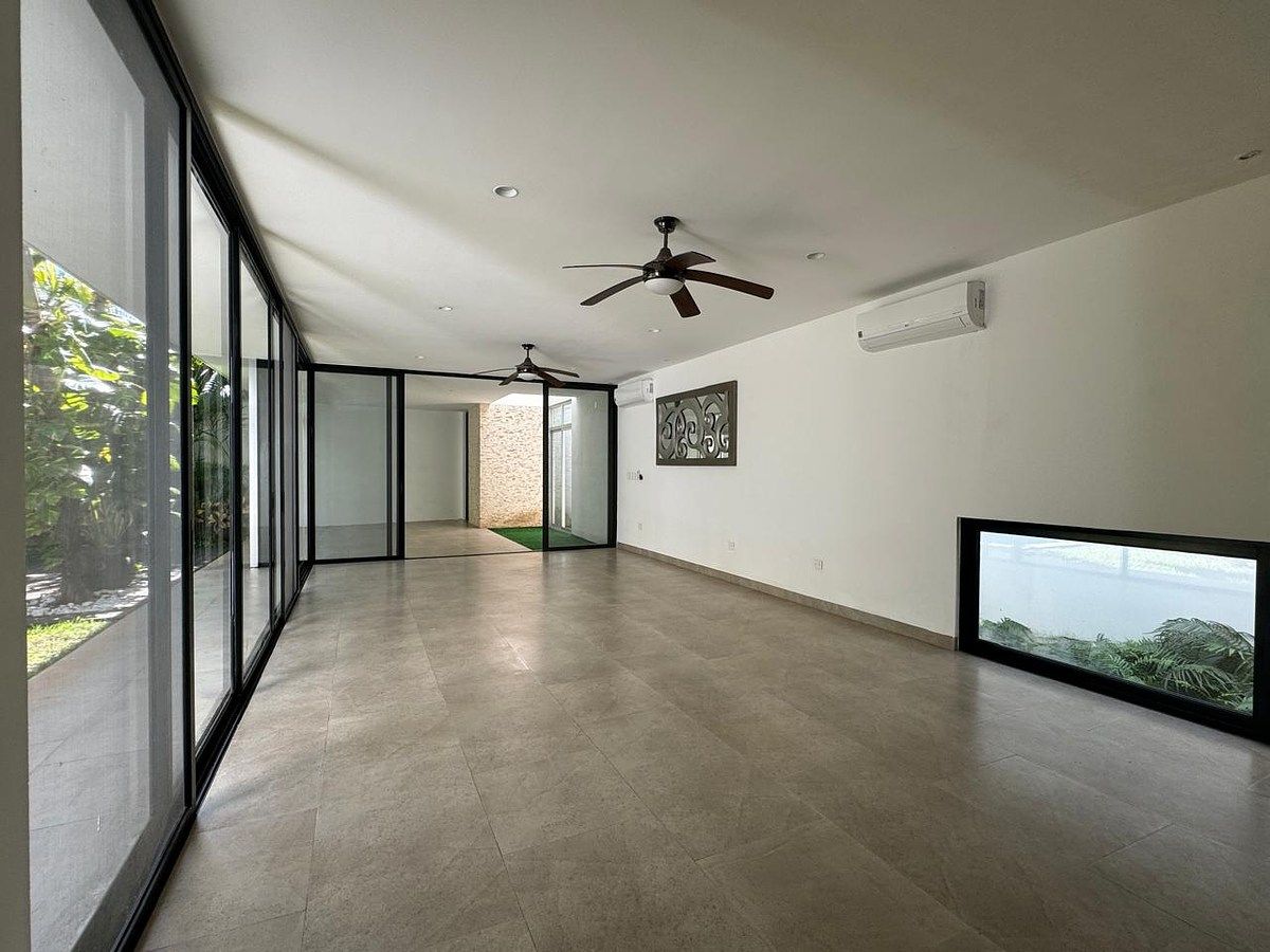 6 of 27: Sala comedor