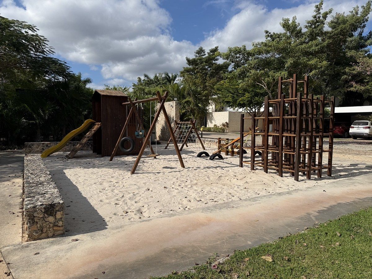 24 of 27: Juegos infantiles