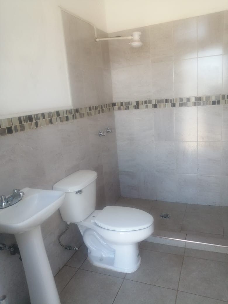 2 de 11: Baño con regadera