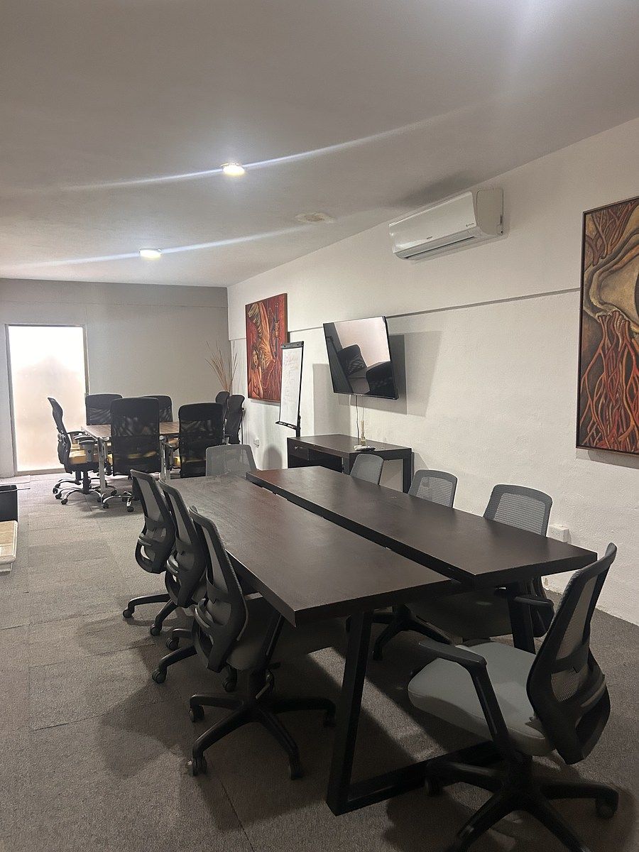 9 de 18: Sala de juntas