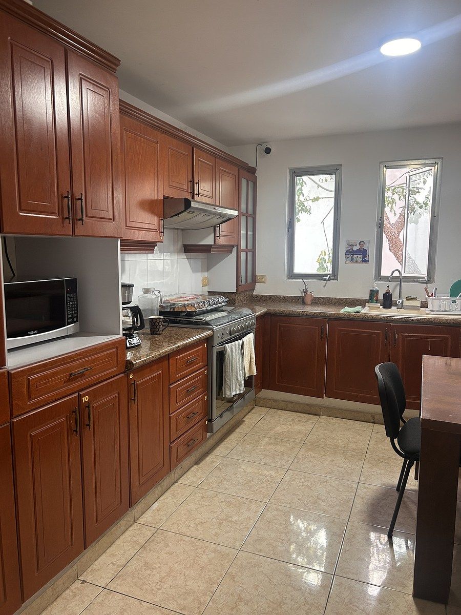 5 de 18: Cocina equipada