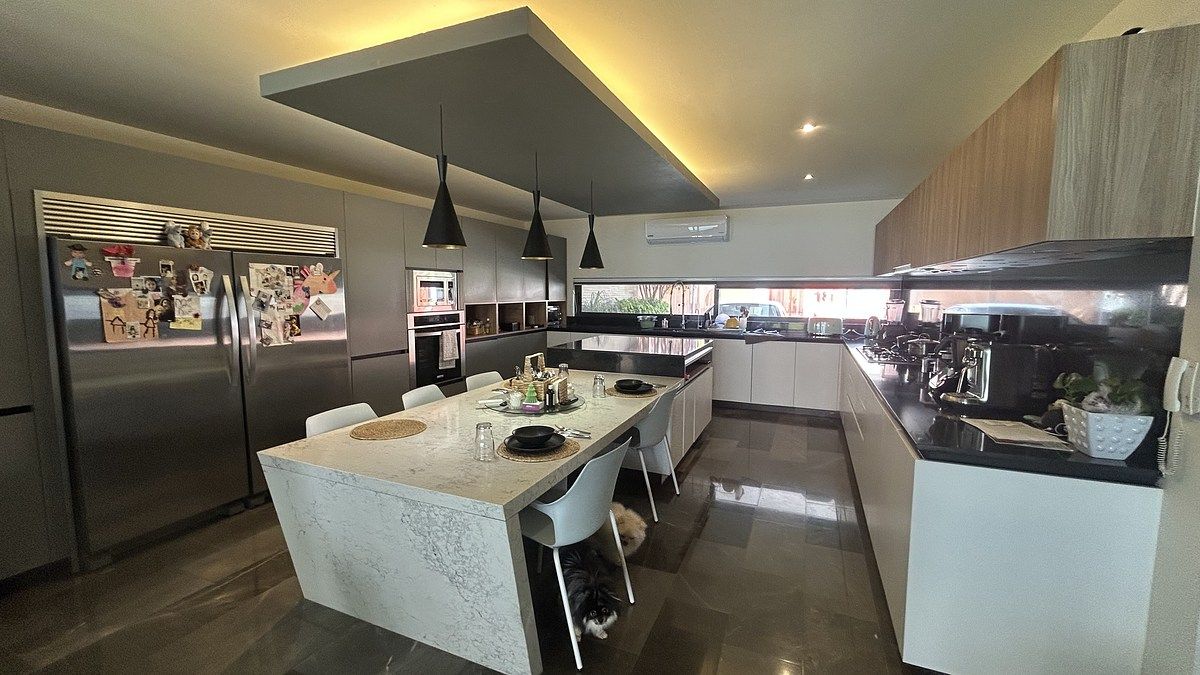 7 de 25: Cocina con ante comedor integrado