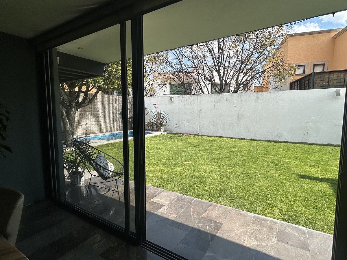 25 de 25: Vistas al jardín