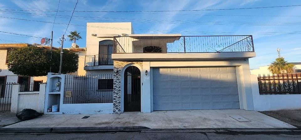 Se Vende Casa en Colonia Adolfo López Mateos (Jardines del Lago) [Mexicali, B.C.