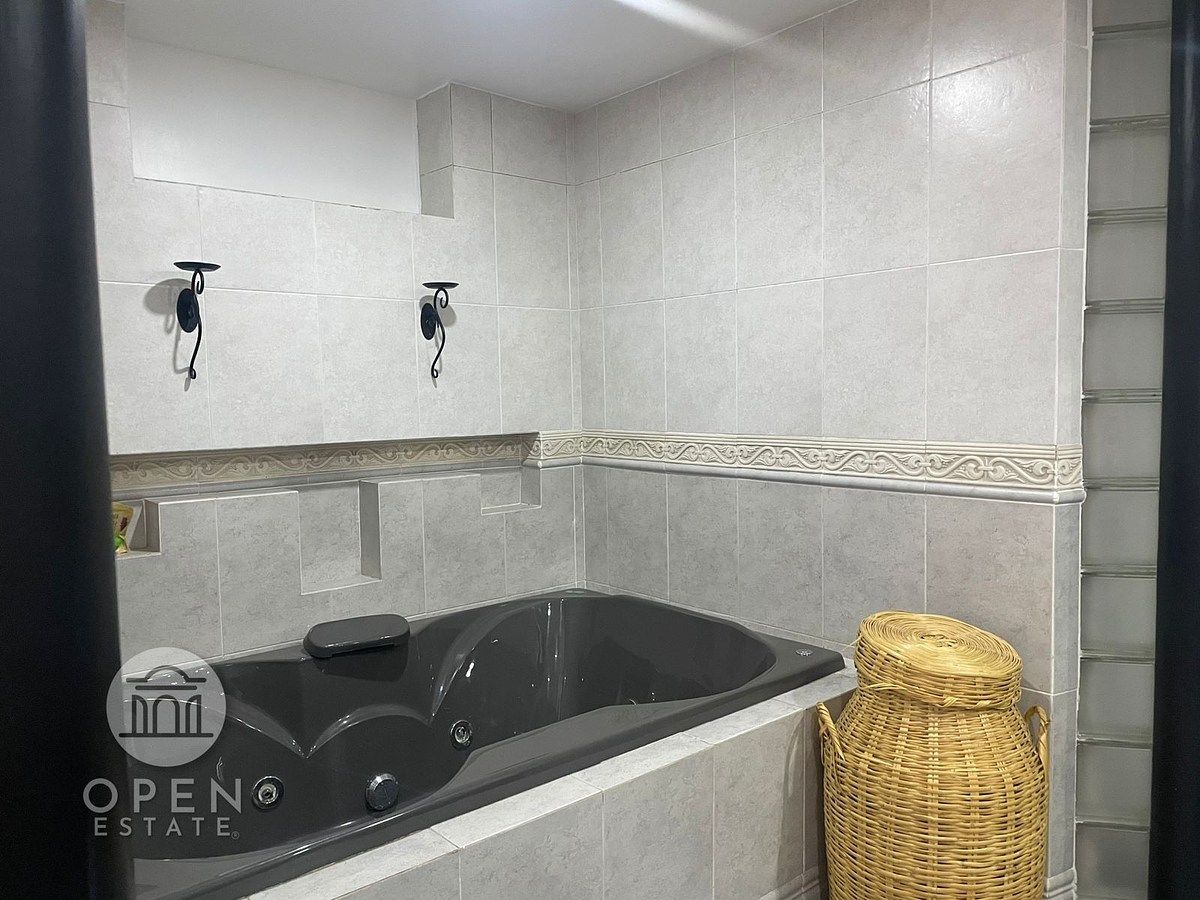 24 de 50: Jacuzzi recámara principal