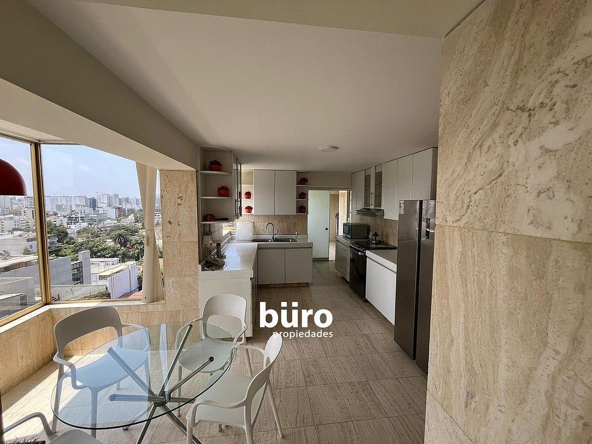 5 de 12: Amplia y Moderna Cocina