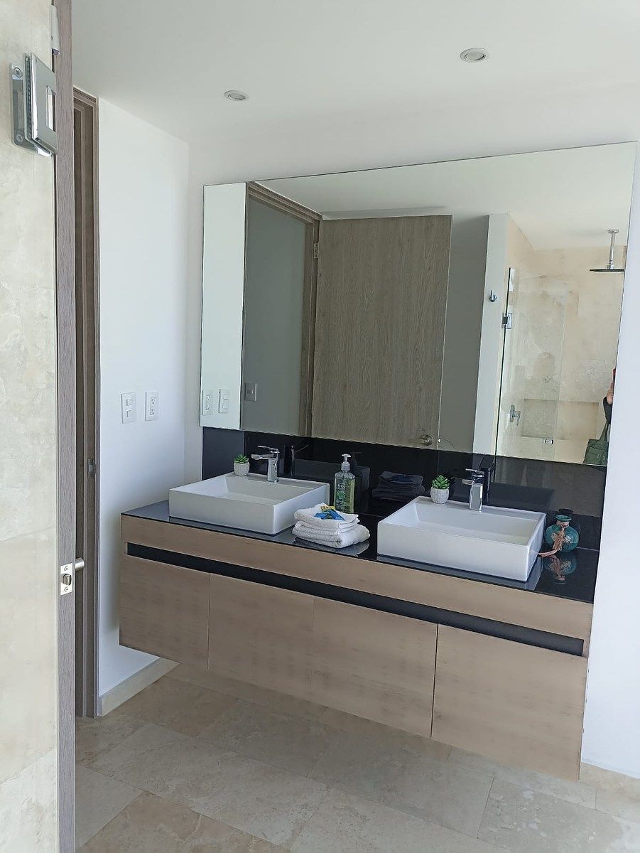 12 de 21: Baño recamara principal