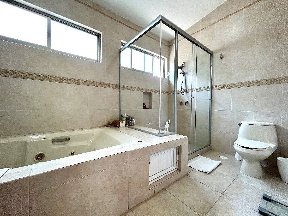 11 de 32: Baño principal