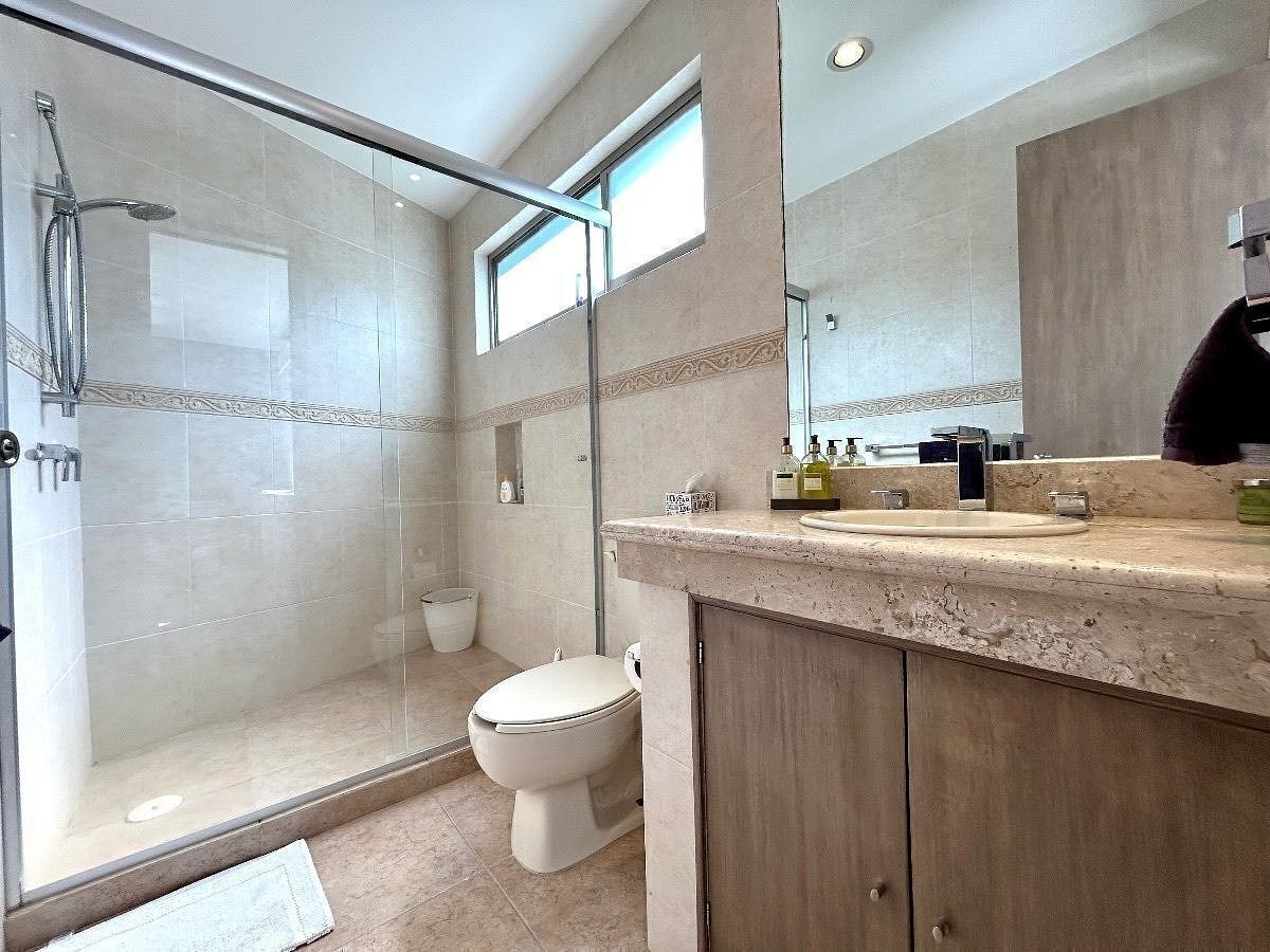 14 de 37: Baño recámara 2