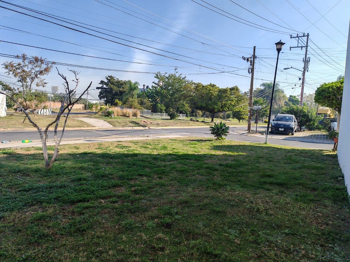 Terreno habitacional en venta a pie de calle en esquina, Tlaquepaque - foto 2