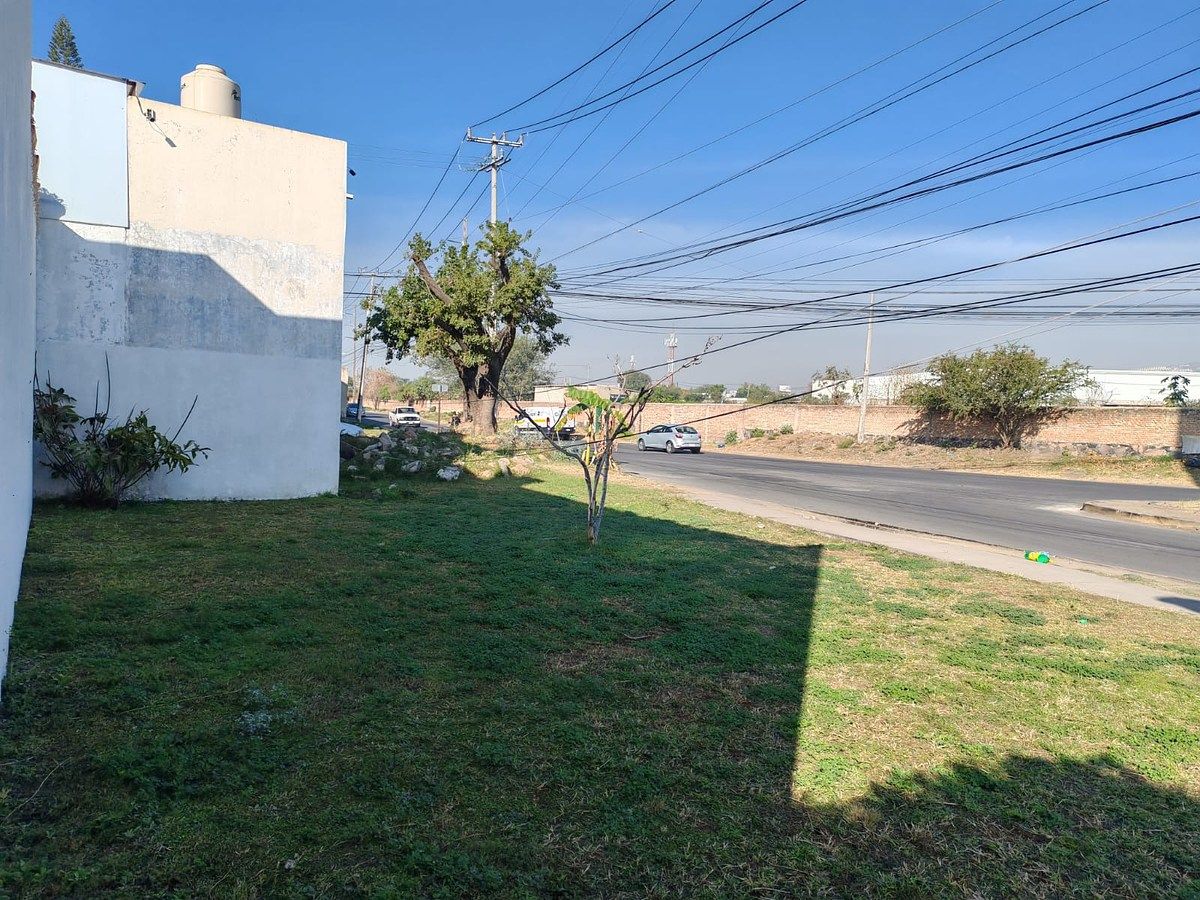 Terreno habitacional en venta a pie de calle en esquina, Tlaquepaque - foto 3