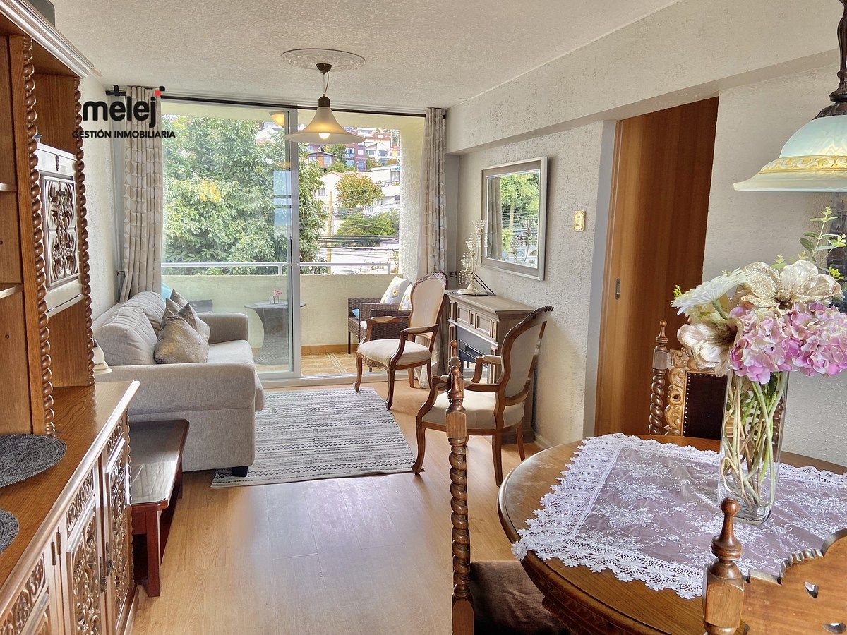 2 de 18: Living comedor con salida a terraza