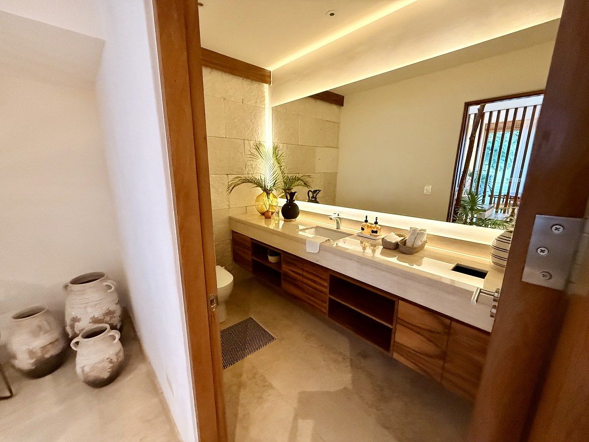 6 de 14: Baño de visitas