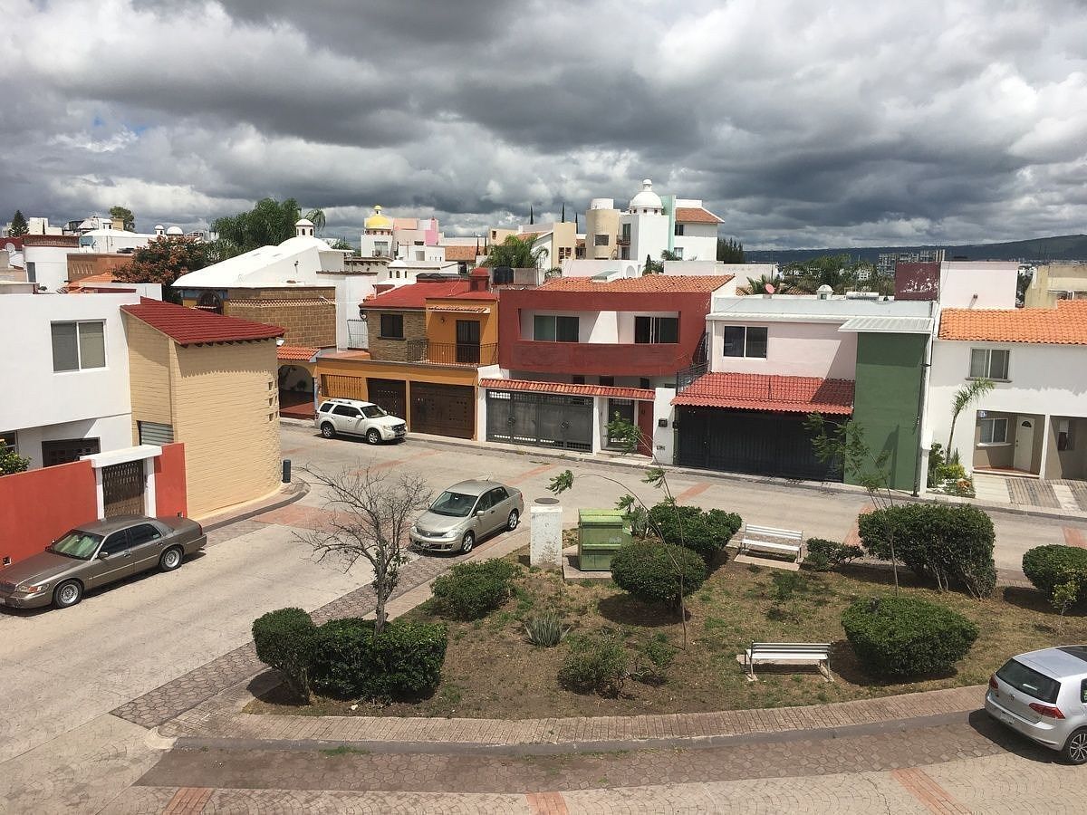 32 of 39: vista al jardín