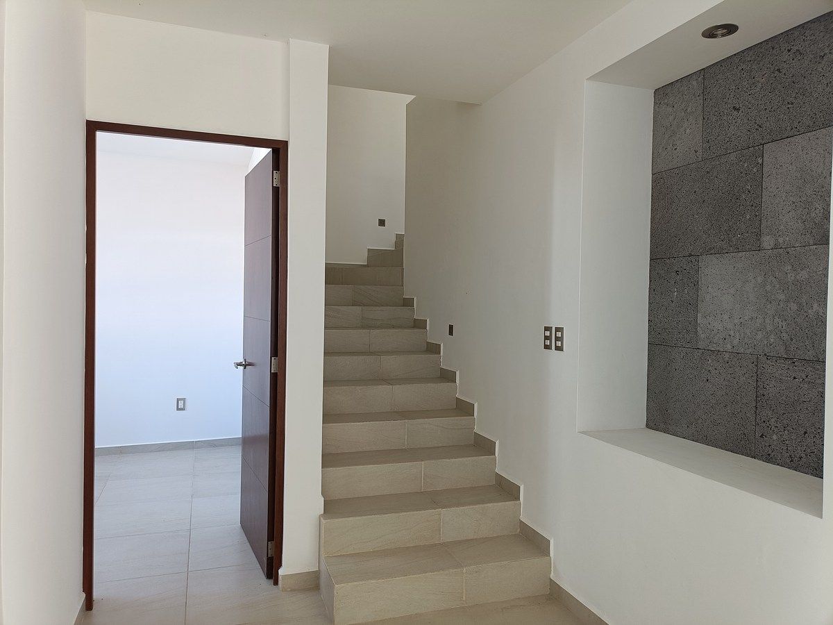 5 of 39: estudio, escaleras