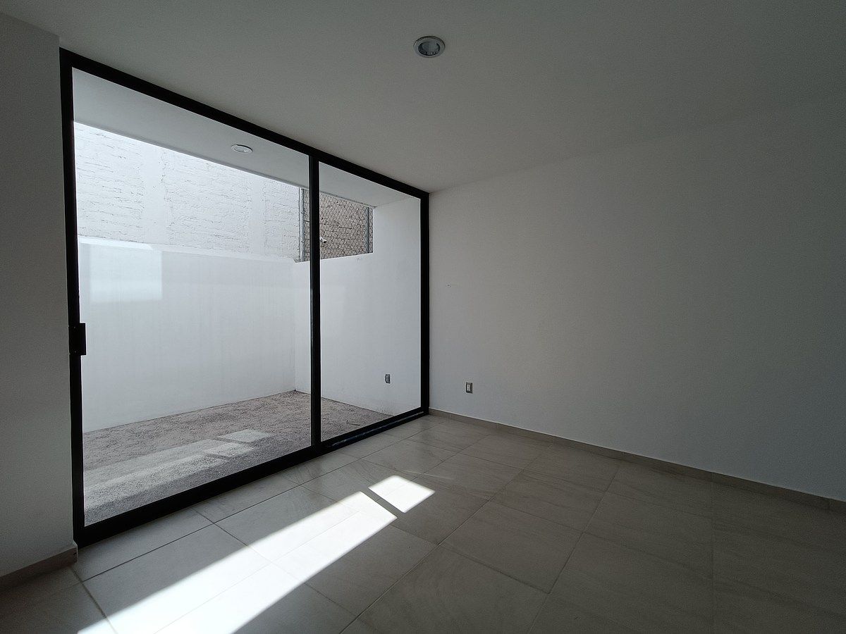 13 of 39: comedor y jardin